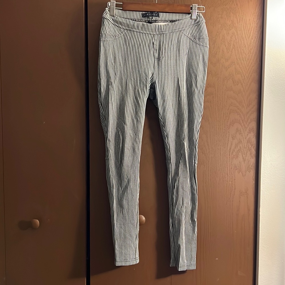 Black & white patterned jeggings